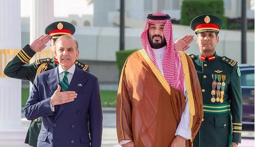 السعودية وباكستان توقعان اتفاقية دفاع استراتيجي مشترك