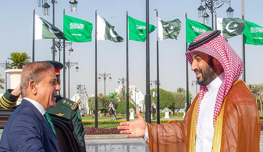 وزير دفاع باكستان: برنامجنا النووي سيكون متاحا للسعودية