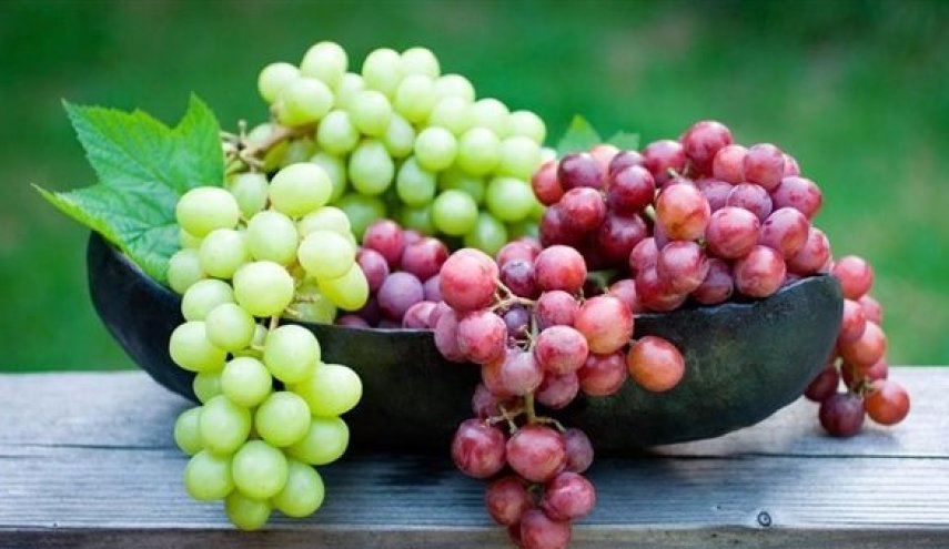 العنب رغم فوائده قد يتحول إلى خطر صامت في هذه الحالات!
