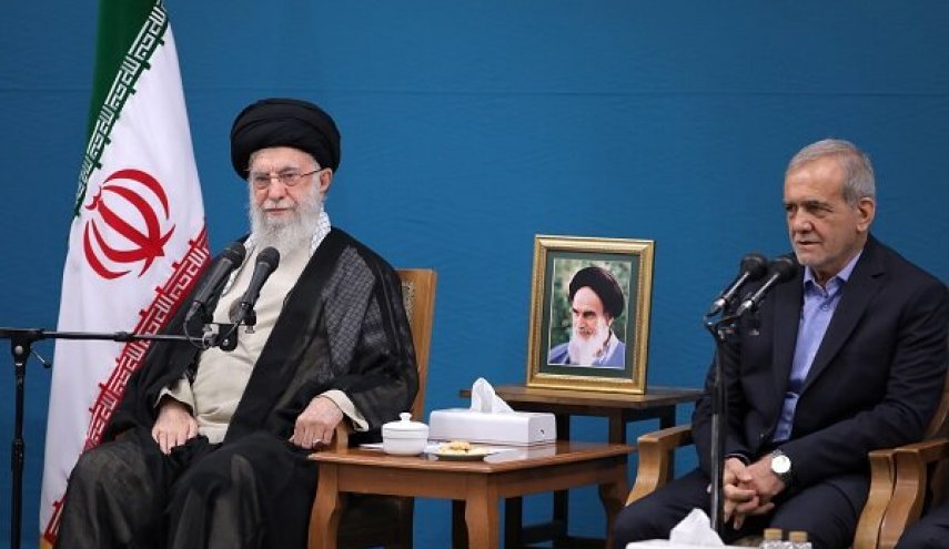 الرئيس الايراني يلتقي قائد الثورة الاسلامية قبل توجهه إلى نيويورك