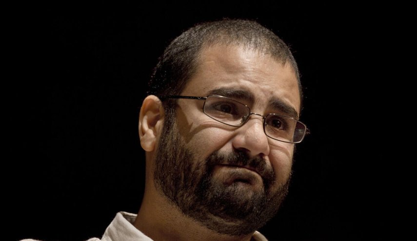 الناشط المصري علاء عبد الفتاح سيتنشق الحرية بعد عفو رئاسي