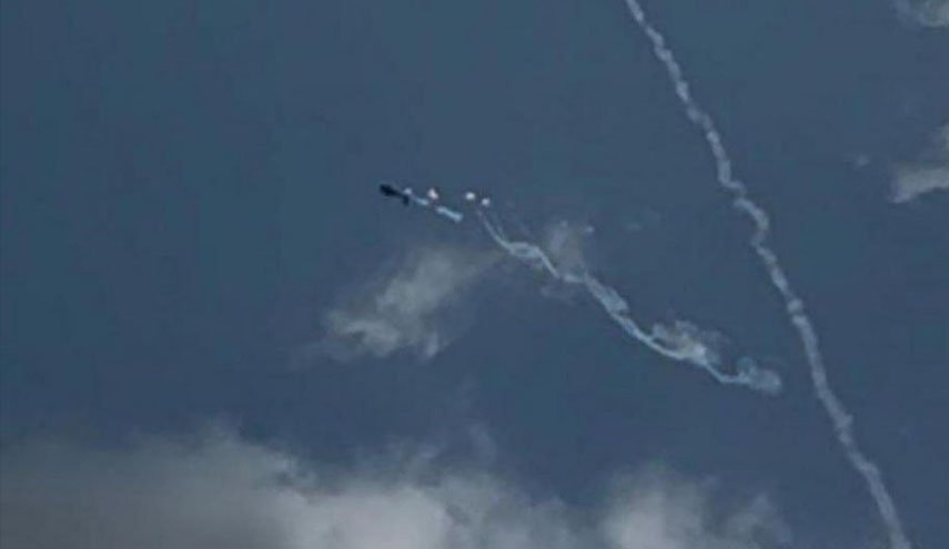 المقاومة تستهدف مروحية للاحتلال في سماء غزة