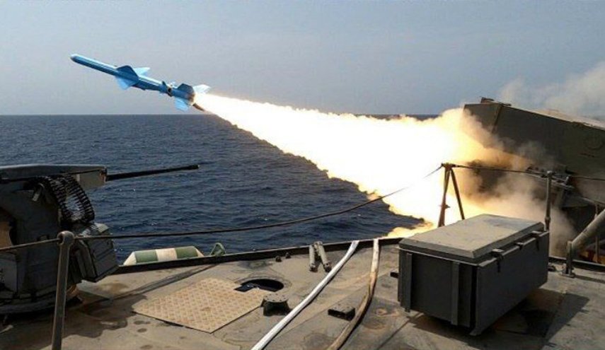 إيران تجري مناورات 