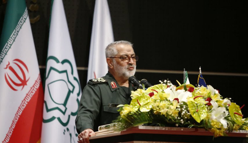 قائد عسكري: ايران لن تستأذن احدا لتصنيع معداتها العسكرية المتطورة