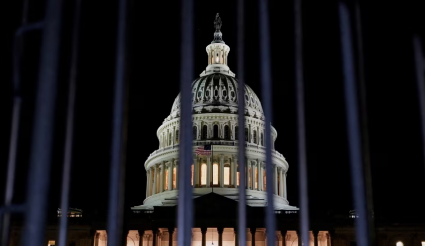 دولت آمریکا رسما تعطیل شد/ صدها هزار کارمند در خطر مرخصی اجباری بدون حقوق و تعطیلی خدمات دولتی