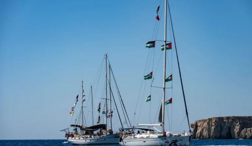 سفينة “ميكينو” تنجح بكسر الحصار وتدخل مياه غزة