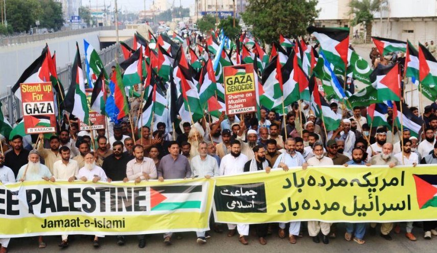 راهپیمایی پاکستانی‌ها در محکومیت حمله اسرائیل به ناوگان الصمود