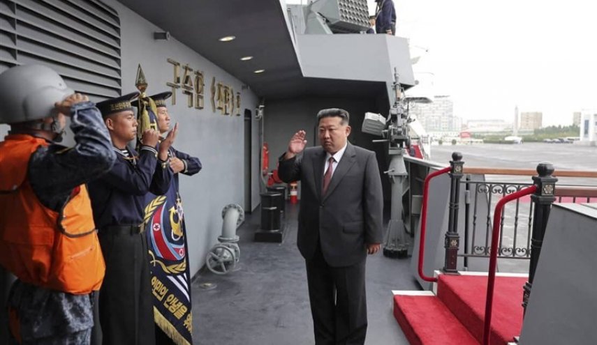 هشدار کیم درباره تحریک‌های دشمن در بازدید از ناوشکن کره شمالی