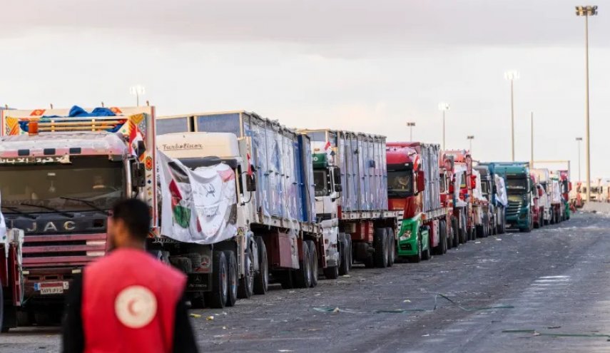 آلاف شاحنات المساعدات تنتظر السماح لها بدخول قطاع غزة