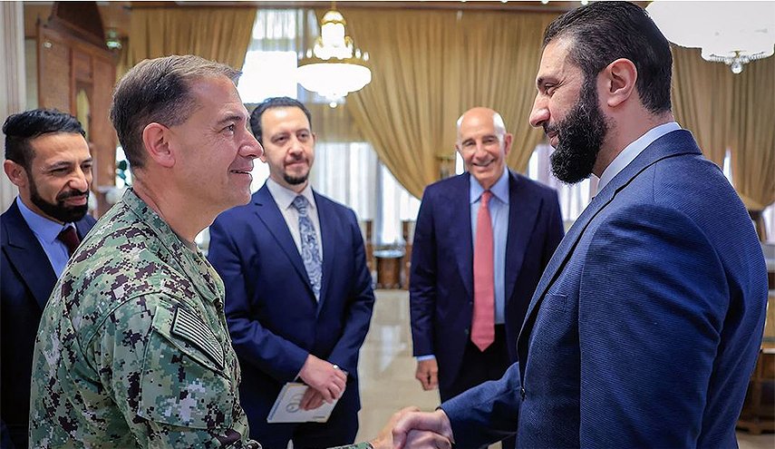 الجولاني يتبرّأ من ماضيه: أخطاء سنّ المراهقة!