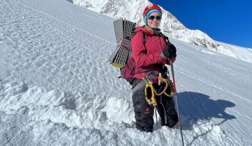 أول متسلقة إيرانية تدخل نادي متسلقي القمم فوق 8 آلاف متر 