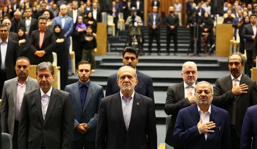 رئيس الجمهورية: ابناء ايران هم من صنعوا الصواريخ والطاقة النووية