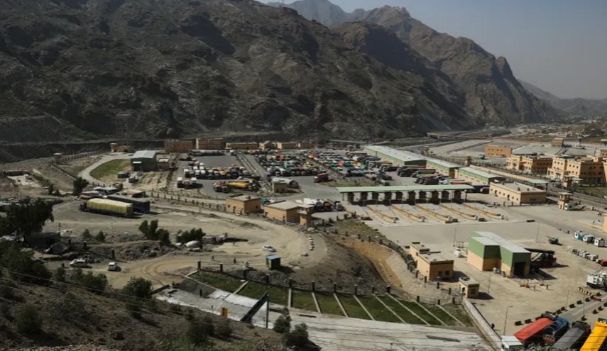 وفد أفغاني يتوجه اليوم لقطر لبحث تمديد الهدنة مع باكستان 