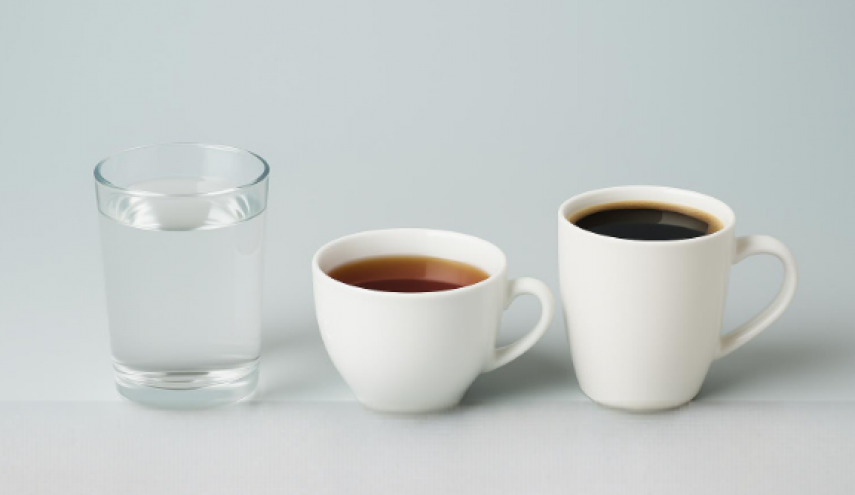 الماء والشاي والقهوة... وصفة لحياة أطول 