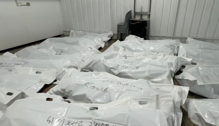 صحة غزة تستلم 15 جثماناً جديداً يظهر على بعضها آثار تنكيل