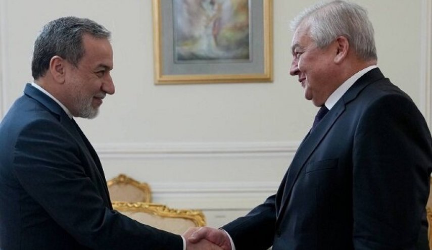 دیدارهای جداگانه فرستادگان روسیه و آذربایجان با عراقچی