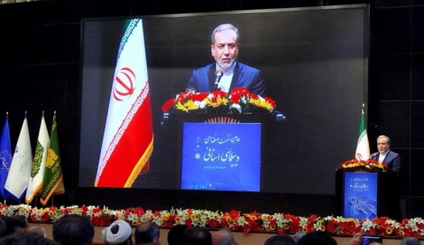 عراقجي: دول الجوار تمثل رئة تنفسنا وسط قيود الحظر