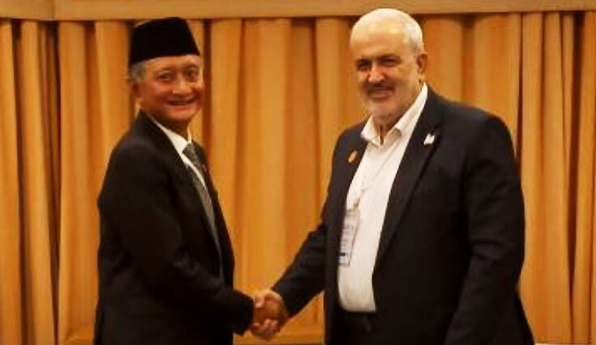 وزير طاقة ايران يلتقي وزير العمل والإسكان الإندونيسي في جدة