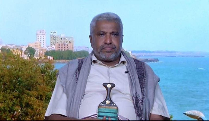 بالصورة.. عودة وزير النقل اليمني لصنعاء بعد رحلة علاجية