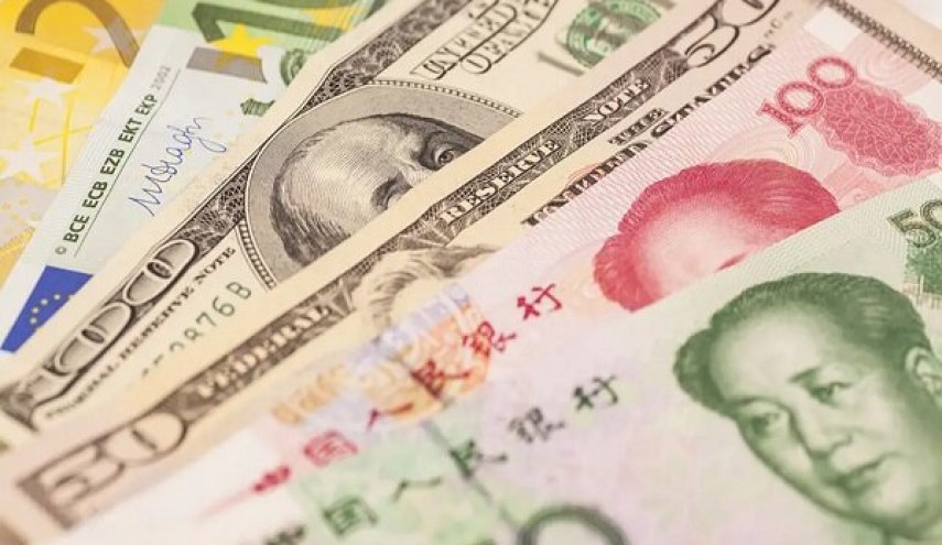 إطلاق خدمة تبديل الدولار إلى بطاقات مصرفية بالريال للسياح في المطارات