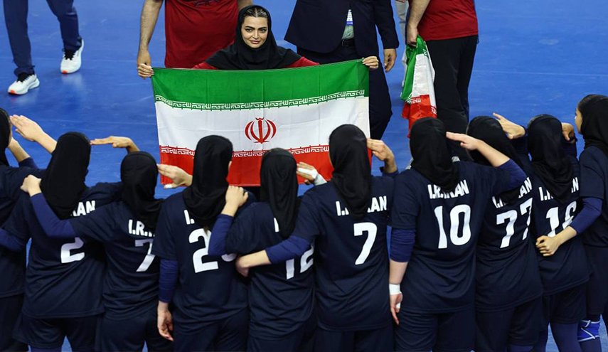 منتخب فتيات إيران يحقق أول ذهبية له بتاريخ كرة اليد