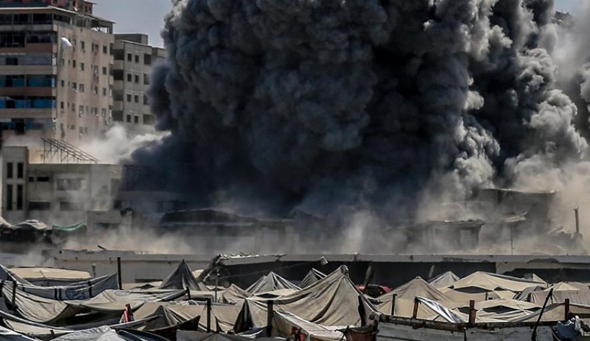 طائرات الاحتلال تشن غارات على مجمع الشفاء الطبي في غزة