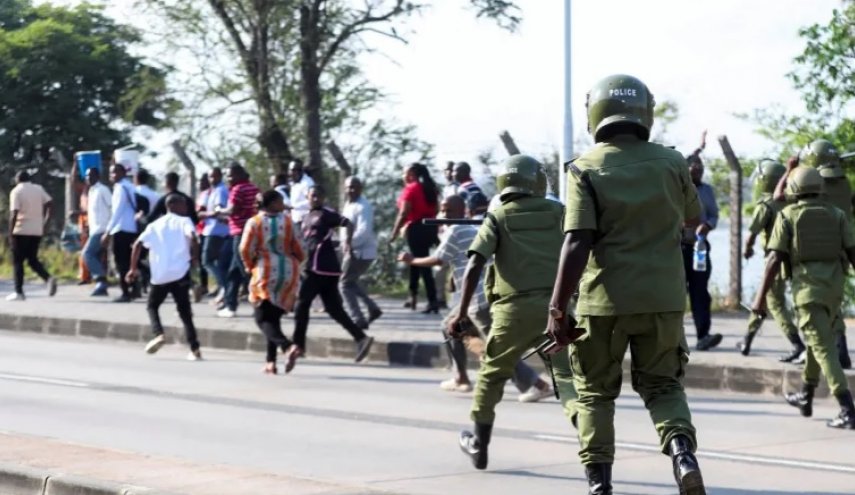 احتجاجات في تنزانيا بعد انتخابات أثارت جدلاً واسعاً... الشرطة التنزانية تفرق محتجين