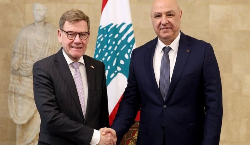 الرئيس اللبناني يطالب المجتمع الدولي بالضغط على 