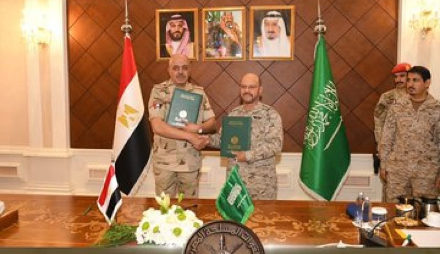مصر والسعودية توقعان اتفاق تعاون عسكري