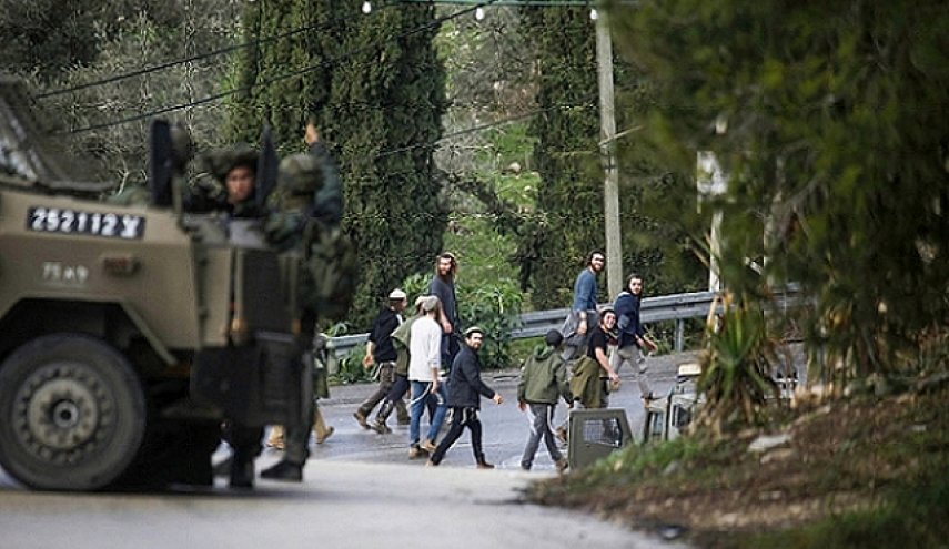 إصابات بهجمات للمستوطنين واقتحامات لقوات الاحتلال في أنحاء الضفة