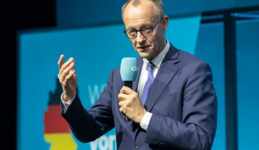 المستشار الألماني يدعو الجولاني إلى زيارة بلاده لمناقشة ترحيل سوريين
