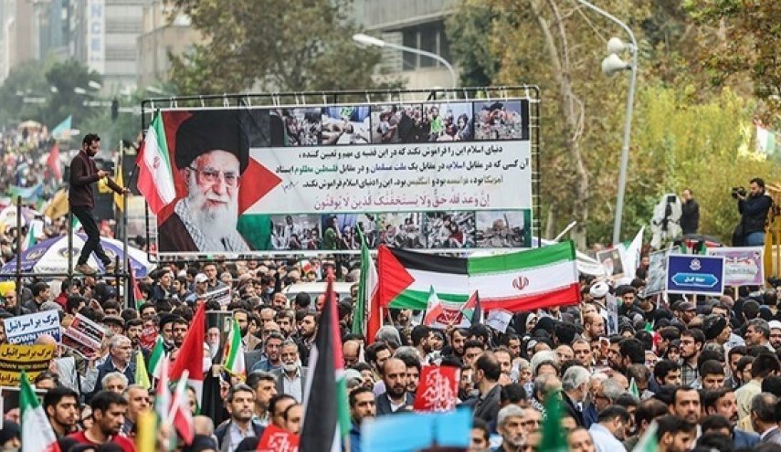 برگزاری راهپیمایی ۱۳ آبان در سراسر کشور/ نمایش موشک و سانتریفیوژهای ایرانی در حاشیه راهپیمایی