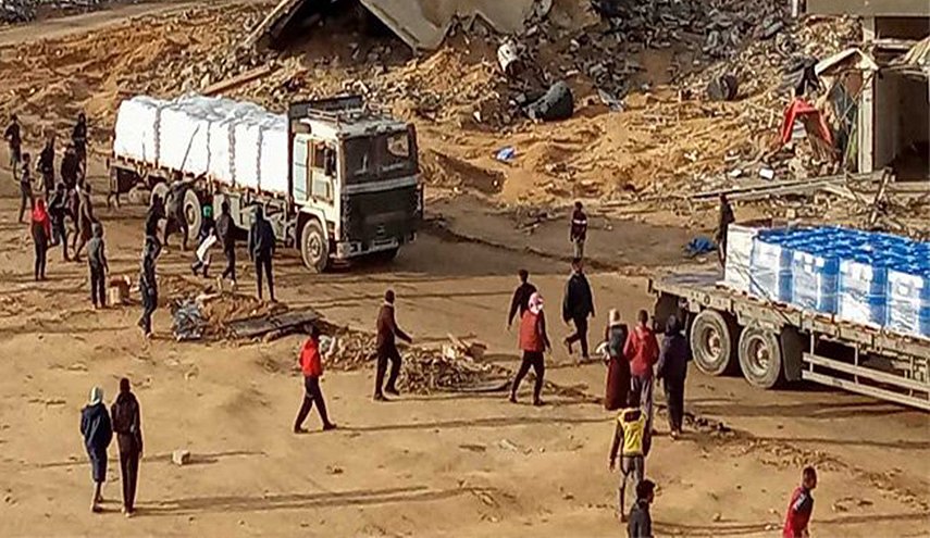 فيديو أكاذيب مُفبركة تنشره القيادة المركزية الأمريكية عن سرقة المساعدات