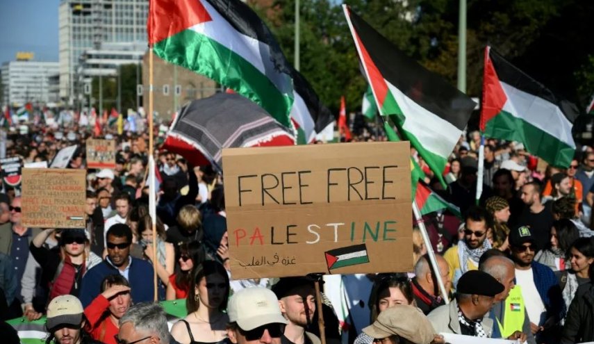 ناشطون مؤيدون لفلسطين يقتحمون مبنى قناة ZDF  في برلين