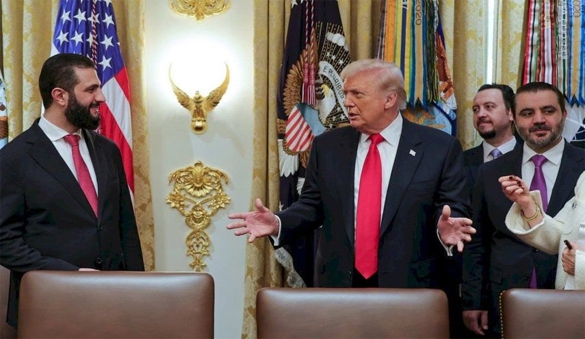 شاهد: ترامب يعطّر الجولاني والأخير يجود من إرث السوريين