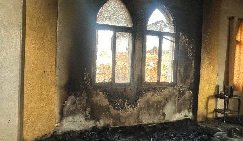 شهرک‌نشینان صهیونیست مسجدی را در کرانه باختری آتش زدند+ عکس
