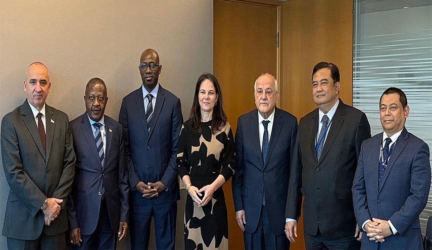 لجنة فلسطين الأممية تجتمع مع رئيسة الجمعية العامة 'أنالينا بيربوك'