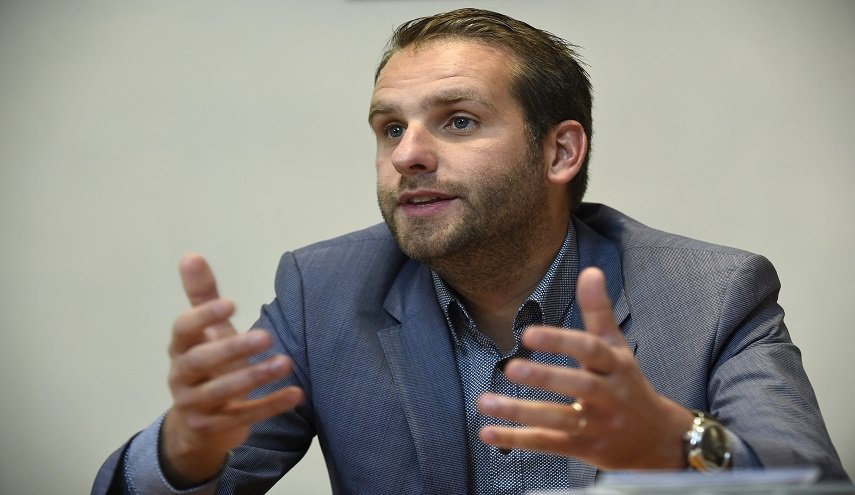 سياسي بلجيكي يقود تحركا برلمانيا لمساءلة کیان الاحتلال عن جرائمه