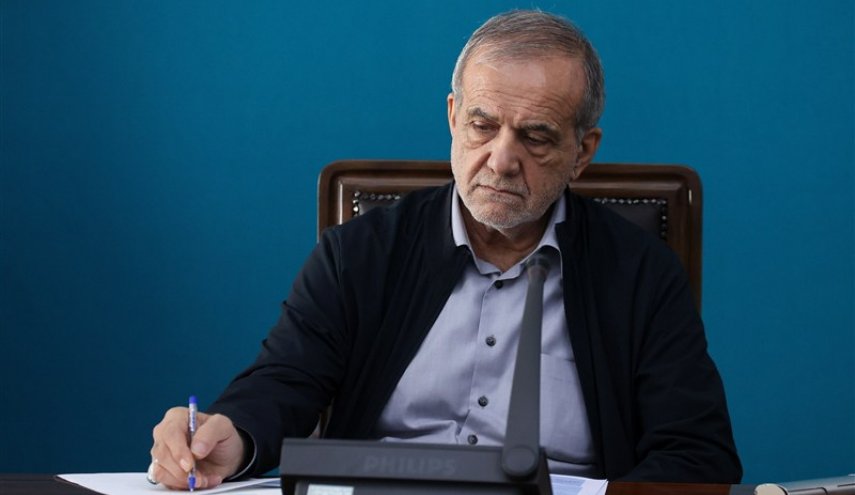 بزشكيان يهنئ عون بعيد الاستقلال ويؤكد دعم ايران الثابت للبنان
