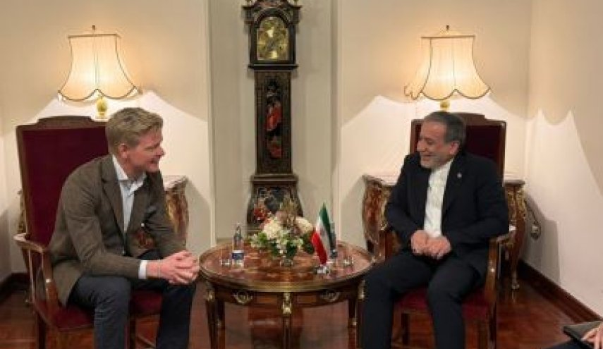 نماینده ویژه دبیرکل سازمان ملل متحد در امور یمن با عراقچی در مسقط دیدار کرد