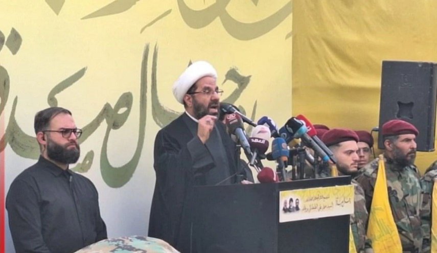 تاکید حزب الله لبنان بر تداوم مقاومت و مبارزه درمراسم تشییع پیکر فرمانده ارشد مقاومت
