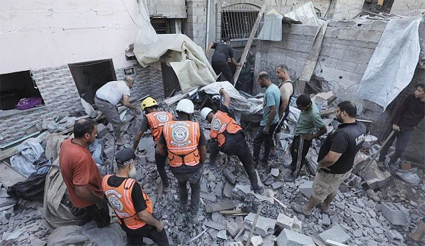 الدفاع المدني ينتشل جثامين 14 شهيدا من تحت أنقاض منزل في غزة
