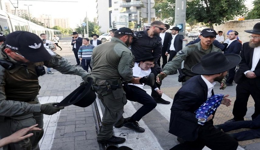 شرطة الاحتلال تشتبك مع ’الحريديم’ وتعتقل اثنين