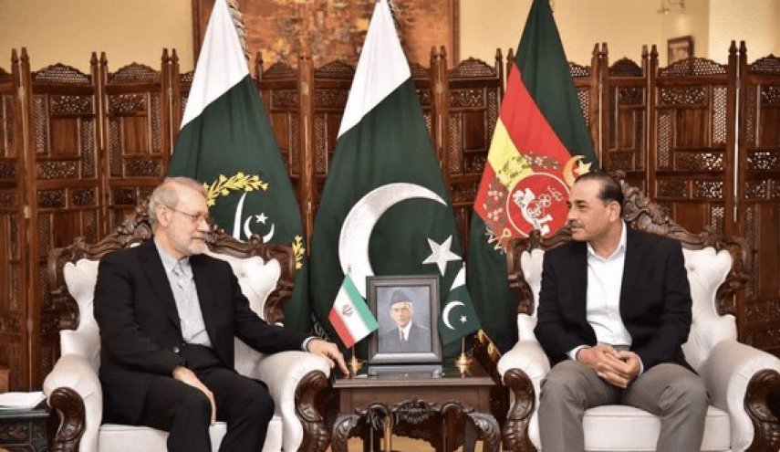 قائد الجيش الباكستاني يؤكد على تعزيز التعاون الأمني مع إيران