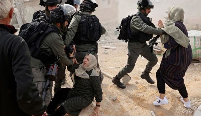 اشغالگران صهیونیست طی دو سال گذشته ۶۰۰ زن فلسطینی را بازداشت کرده‌اند