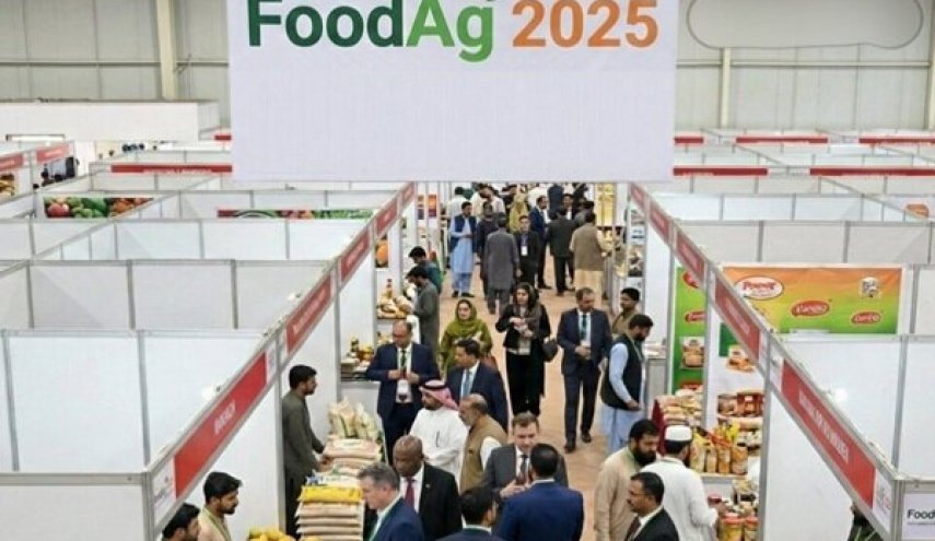 إيران وباكستان توقعان اتفاقية تجارية بقيمة 4 ملايين دولار