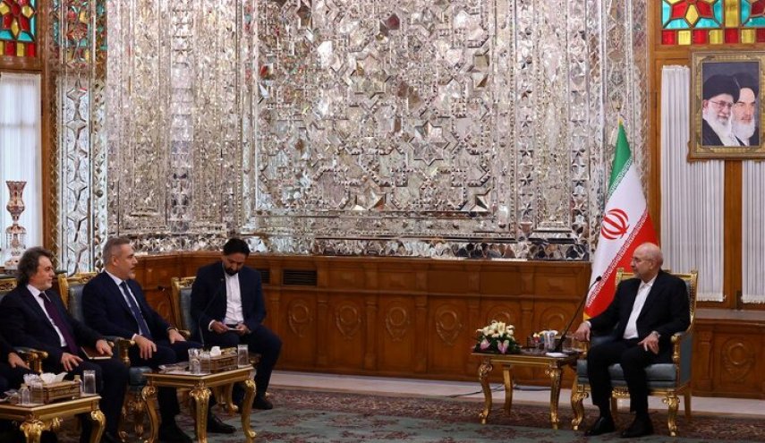 وزير الخارجية التركي يلتقي قاليباف في طهران