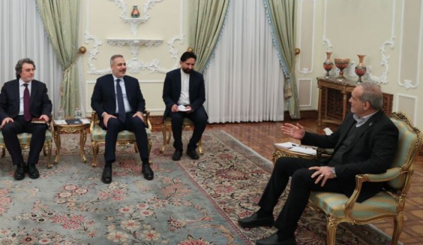 پزشکیان در دیدار فیدان: کشورهای اسلامی شرایط را تسهیل و از پیچیده‌ کردن مسائل پرهیز کنند/ ضرورت تقویتهمگرایی راهبردی کشورهای اسلامی