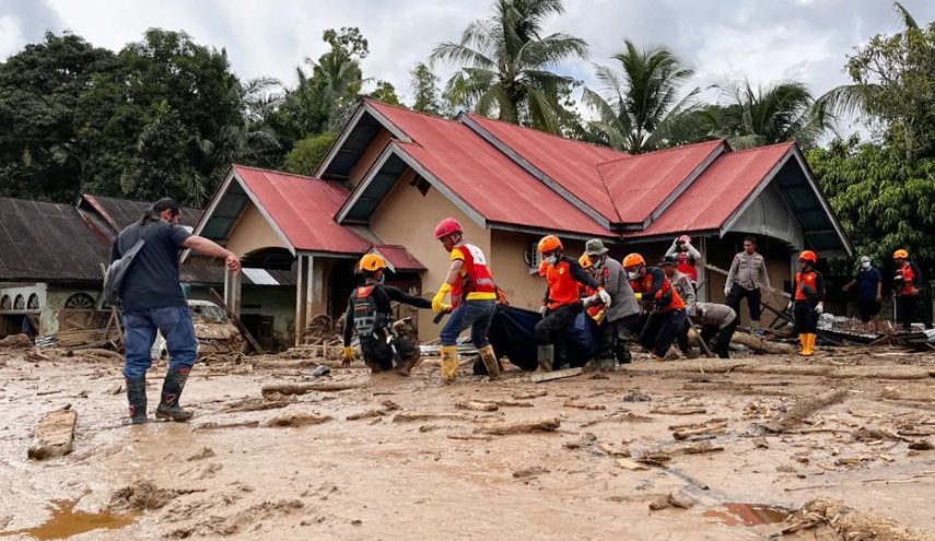  نحو 600 قتيل حصيلة الفيضانات في إندونيسيا