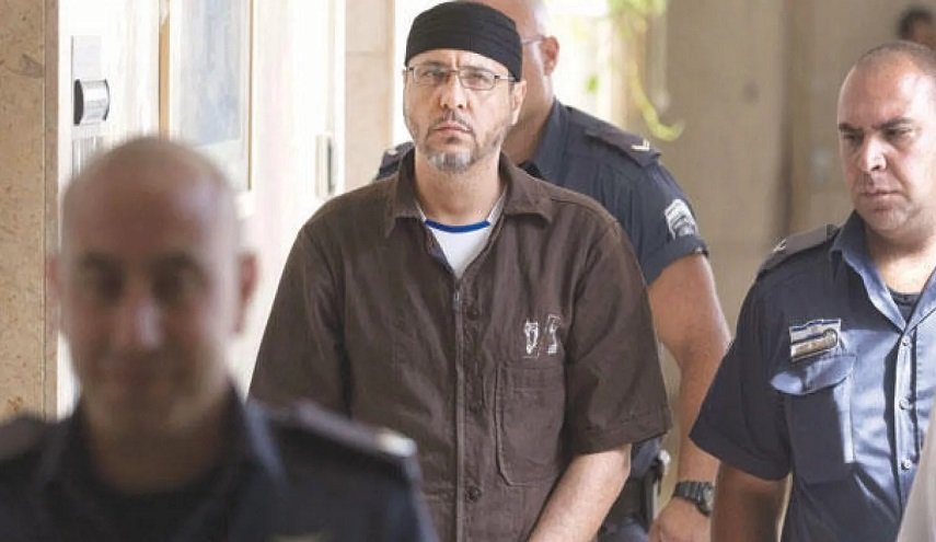 الاحتلال يعذب القائد الأسير مروان البرغوثي ويقطع جزءا من أذنه
